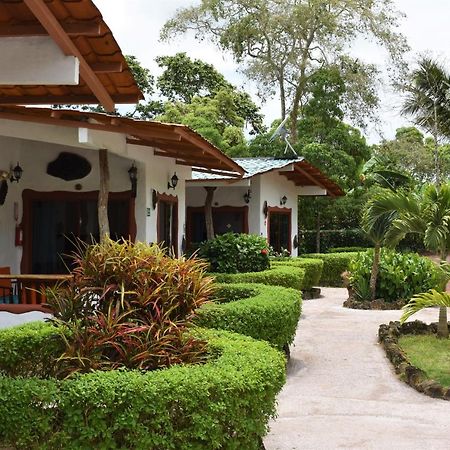 Piedras Blancas Lodge Puerto Ayora  Exterior foto