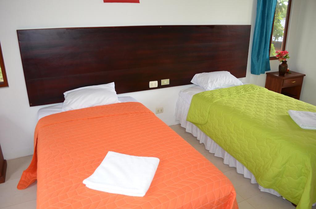 Piedras Blancas Lodge Puerto Ayora  Zimmer foto