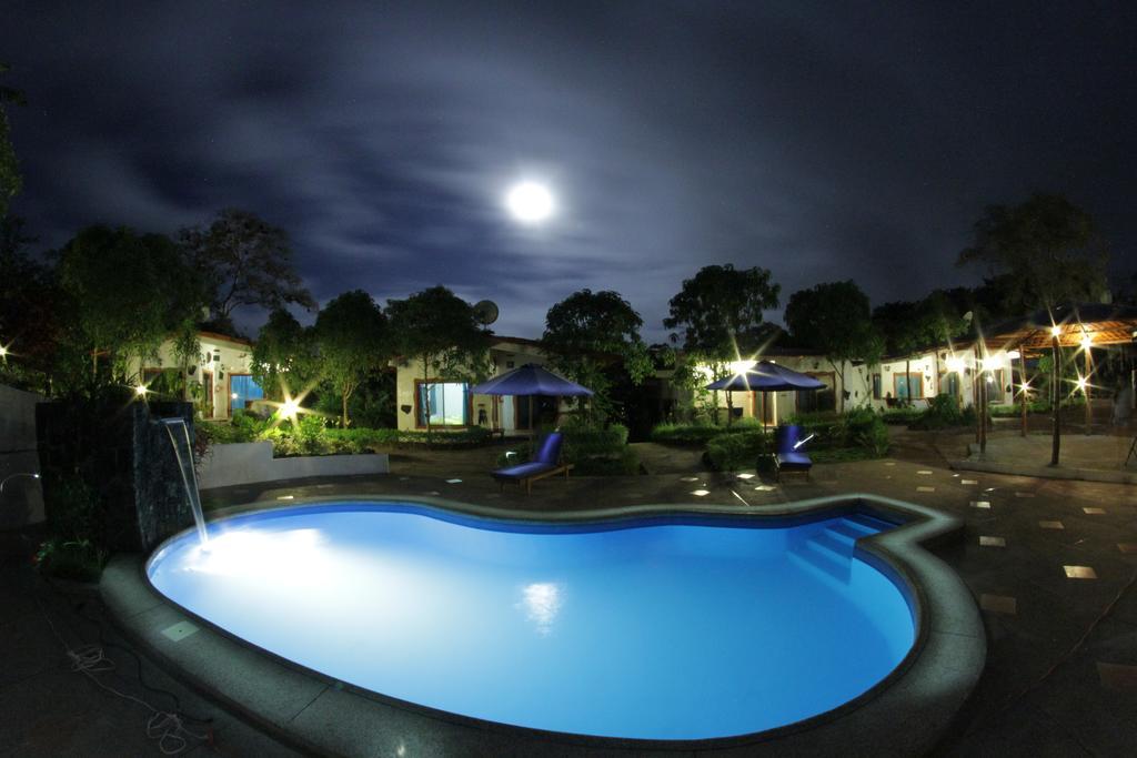 Piedras Blancas Lodge Puerto Ayora  Exterior foto